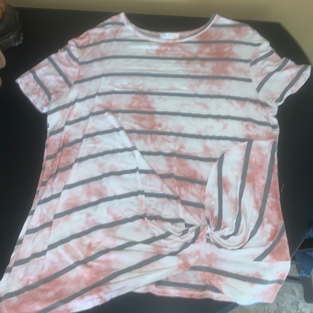 Large pink and white marble shirt with grey stripes.